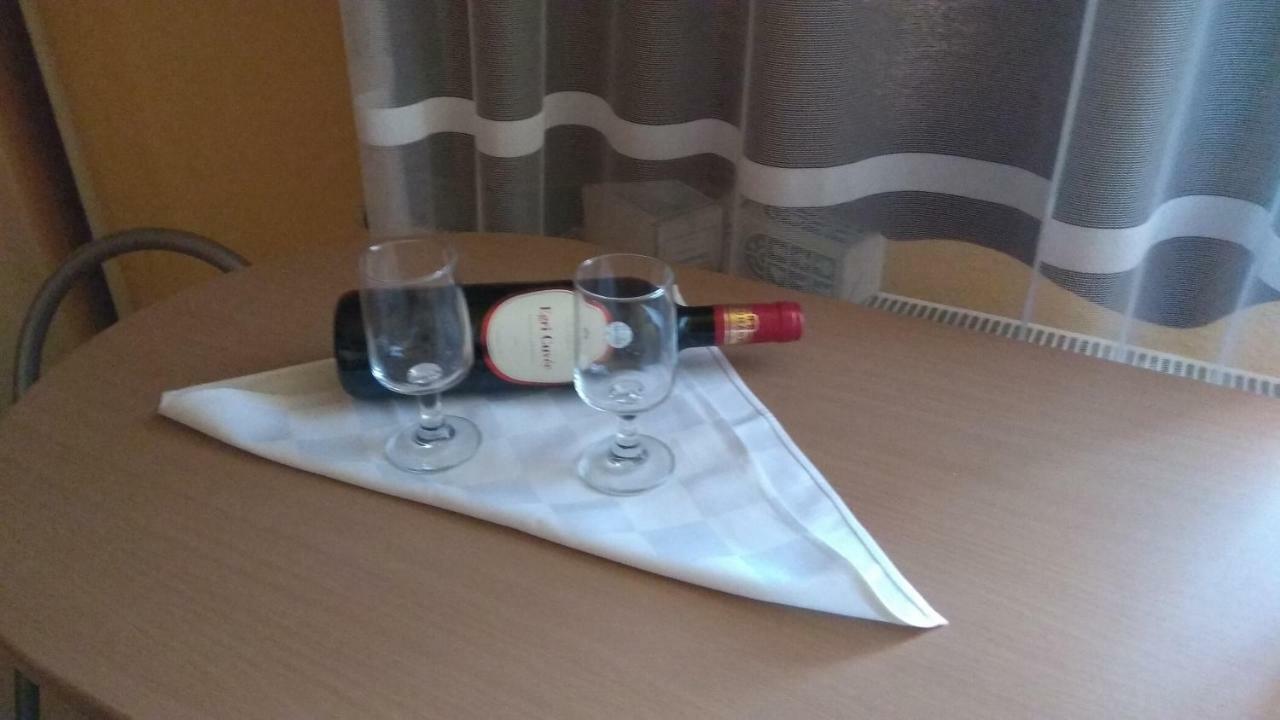 Kertesz Vendeghaz Hotel Eger Buitenkant foto