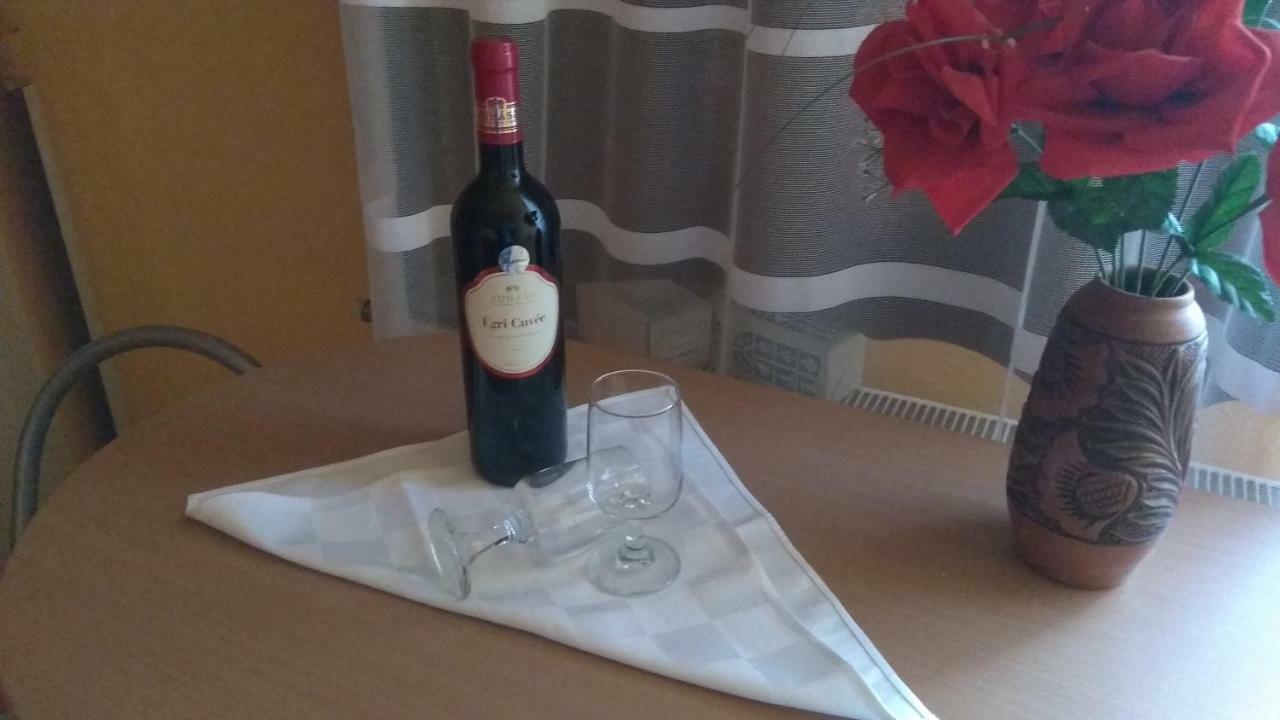 Kertesz Vendeghaz Hotel Eger Buitenkant foto